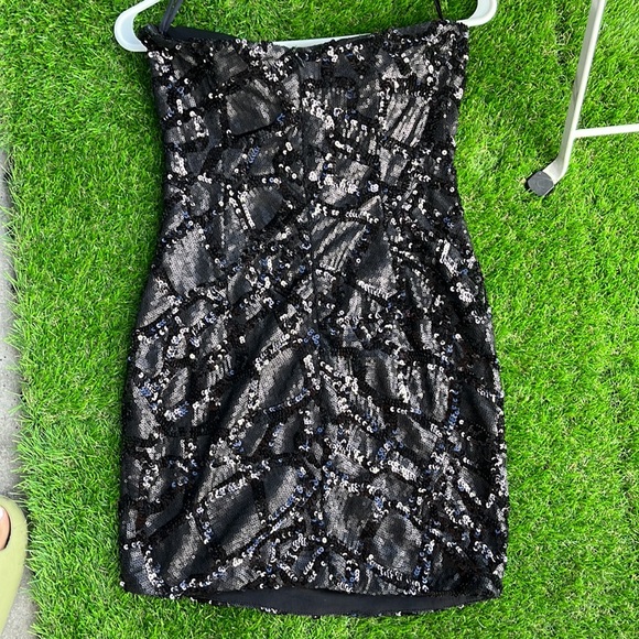 Black squin dress - Picture 4 of 6